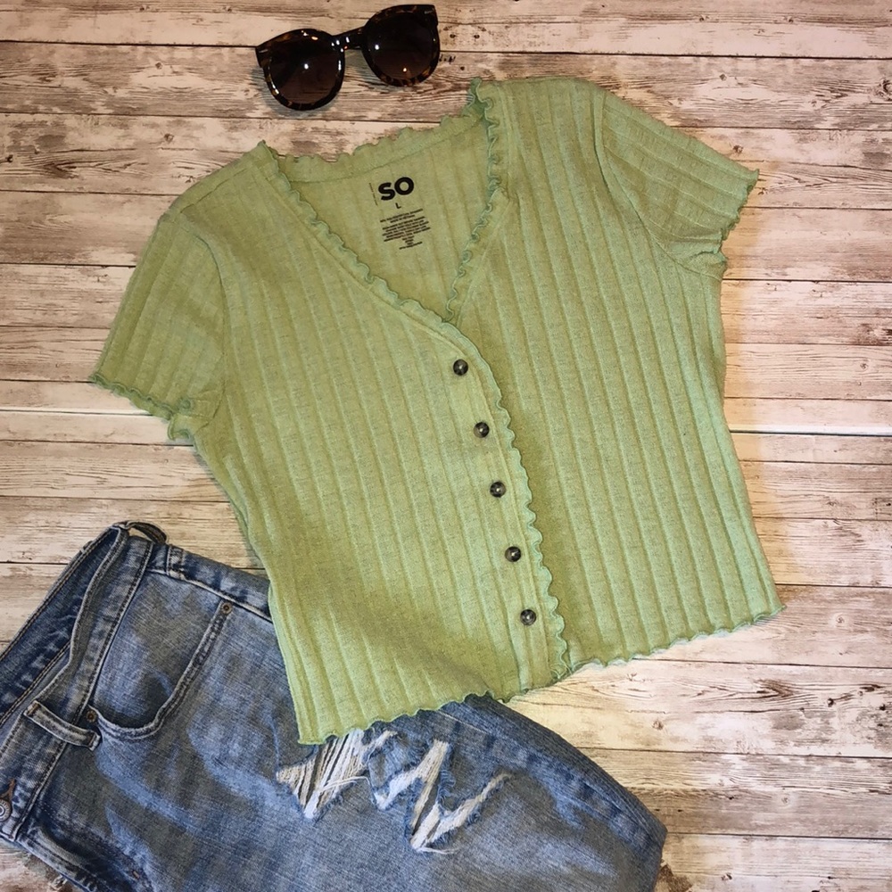 “SO” variegated rib knit, button front, baby tee w/lettuce edge - junior size L